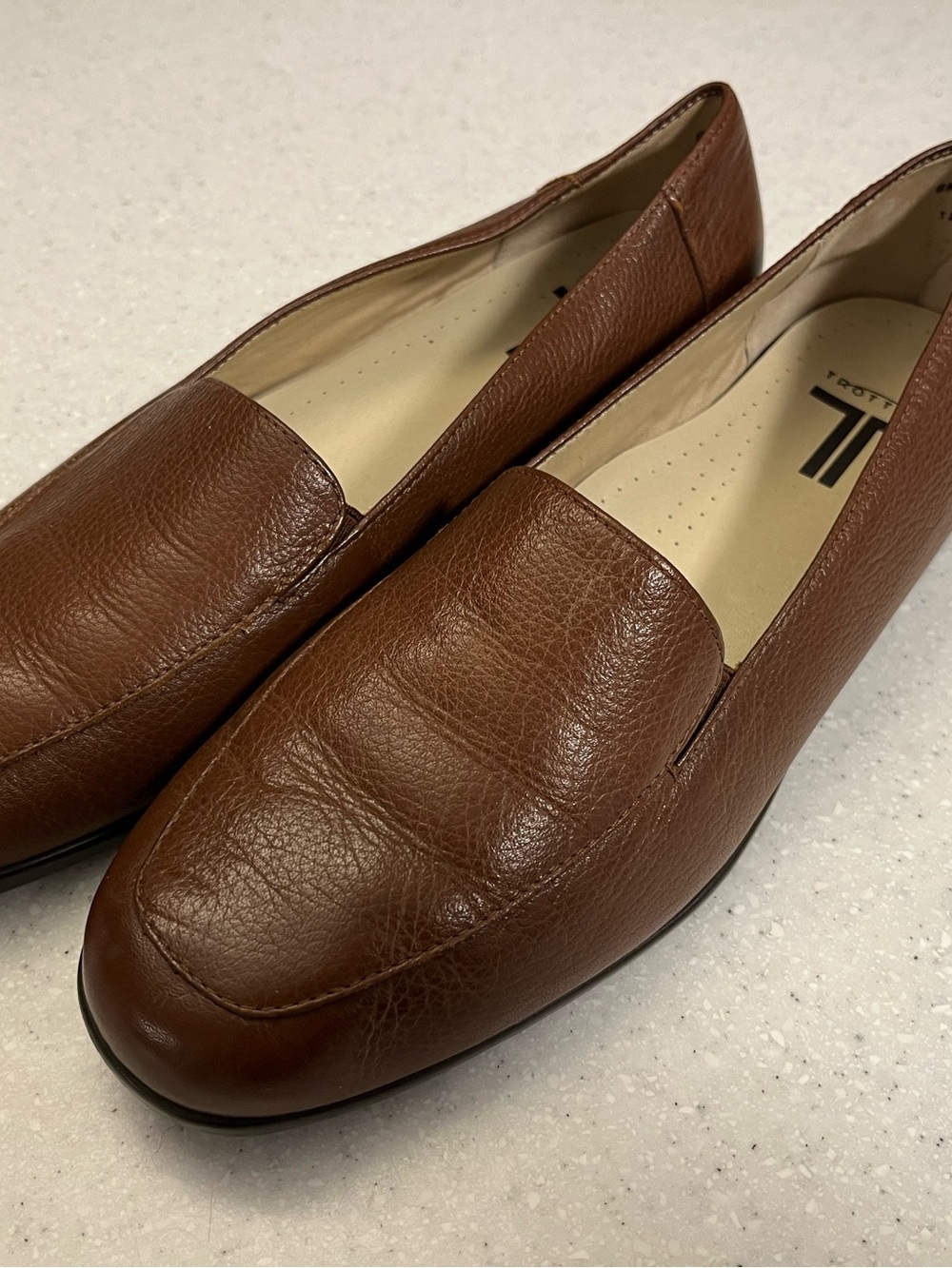 Trotters Brown Leather Women's Slip-On Loafers Size 8M